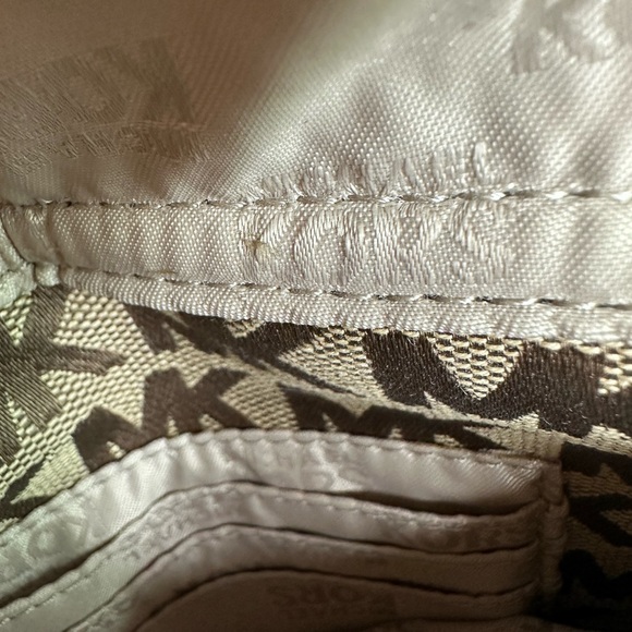 Michael Kors Jet set Signature Pocket MF Tote Brown Khaki Jacquard Leather - Picture 8 of 9